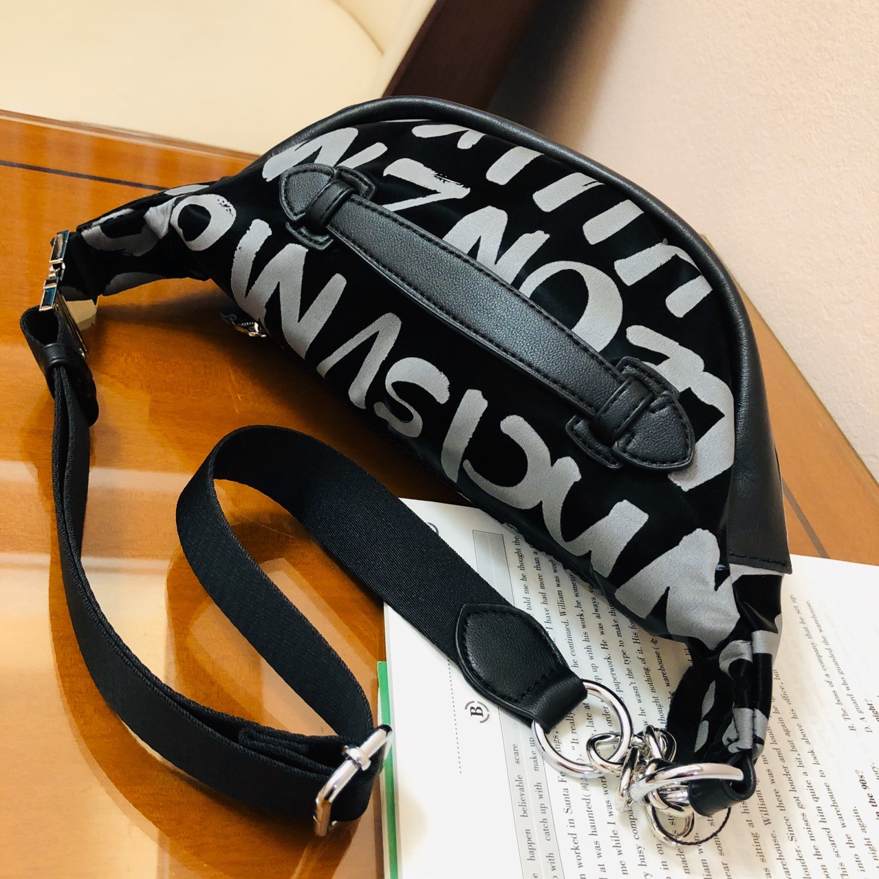 Women Oxford Rhinestone Evil E - огляд і ціна Women'S Bum Bags