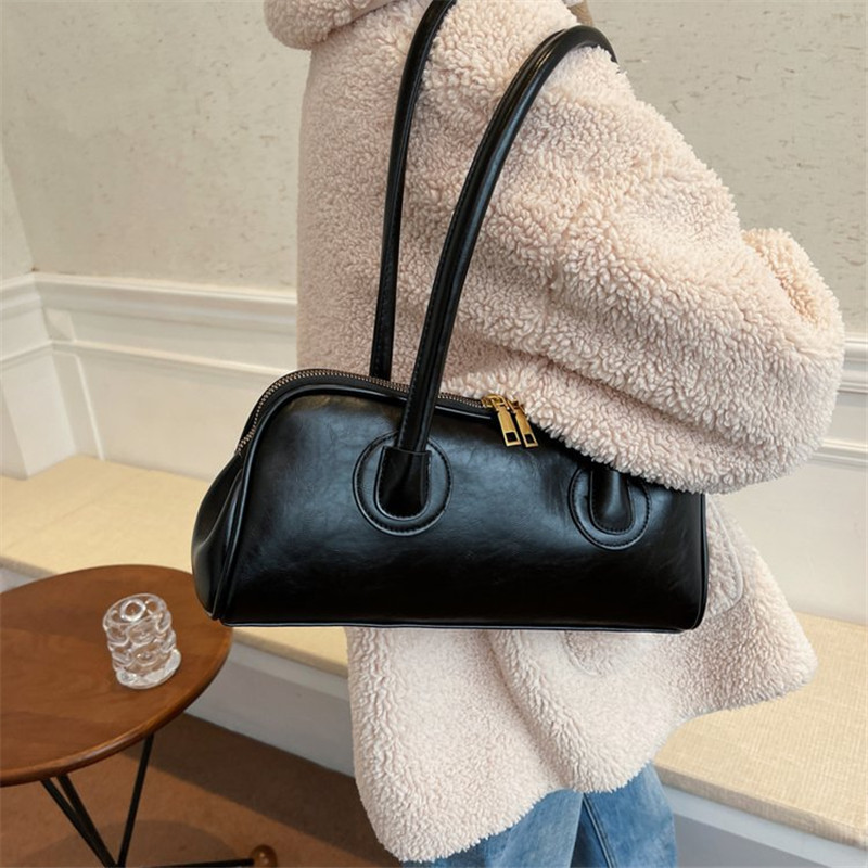 Classic Leather Handbag, Retro - огляд і ціна Women'S Vegan Bags